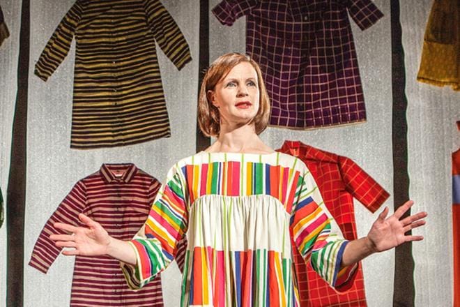 Minna Haapkylä näyttelee Marimekon luojaa Armi Ratiaa Jörn Donnerin elokuvassa Armi elää! KUVA: Yle Kuvapalvelu