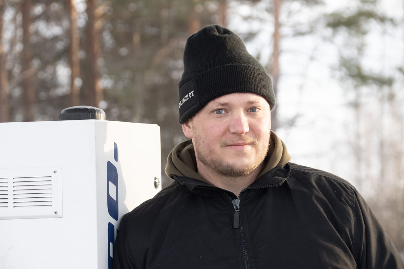 Kalle Konola on SEO Rantsilan uusi polttoainekauppias. Polttoaineen myyntiä on Aarnipirtin tontilla harjoitettu yhtäjaksoisesti jo noin 50 vuotta.