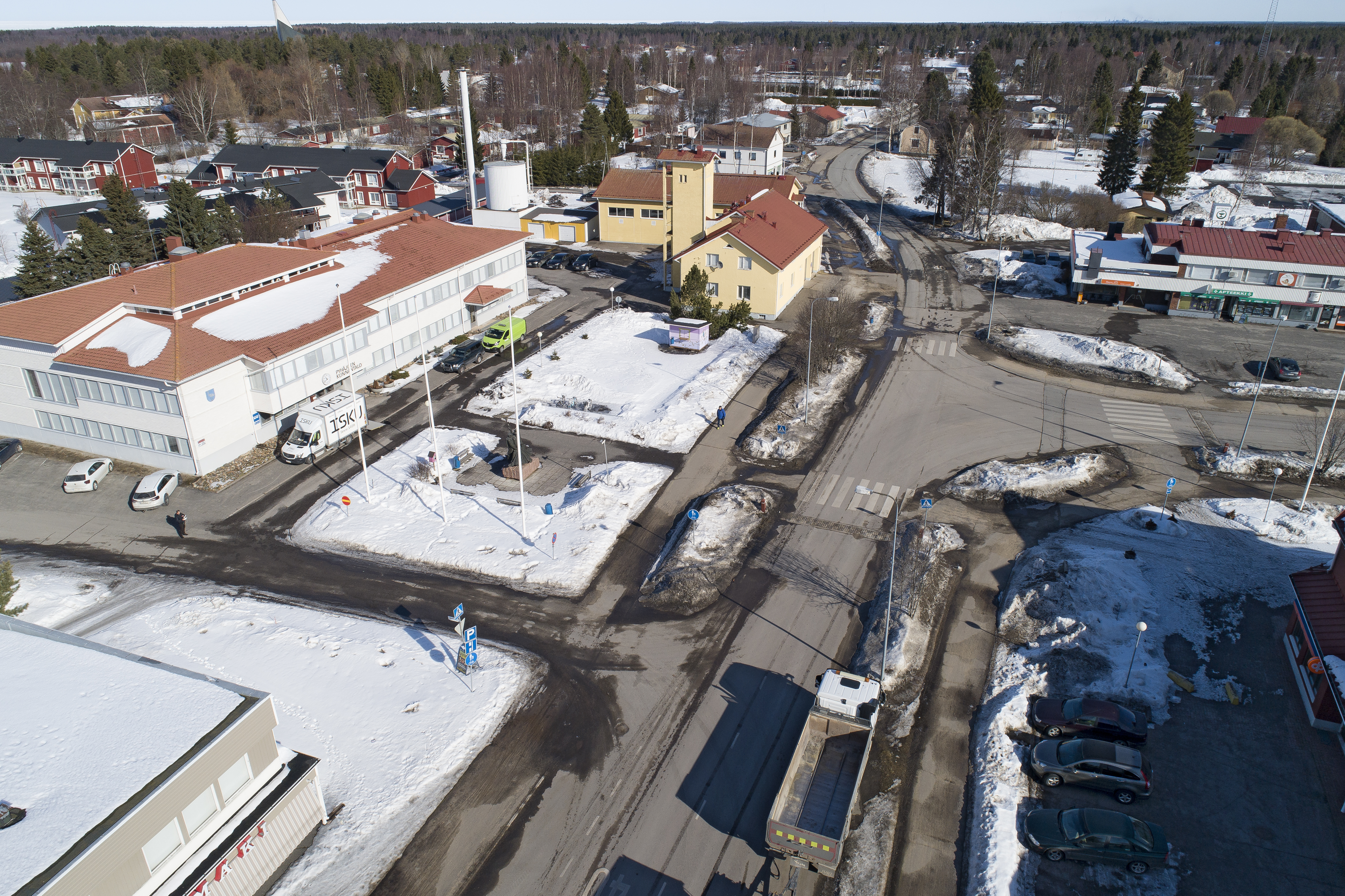 Pyhäjoen Vanhatien kunnostushankkeeseen sisältyy muun muassa kunnantalon salaojien ja sadevesijärjestelmien korjaustyöt ja piha-alueen saneeraus.