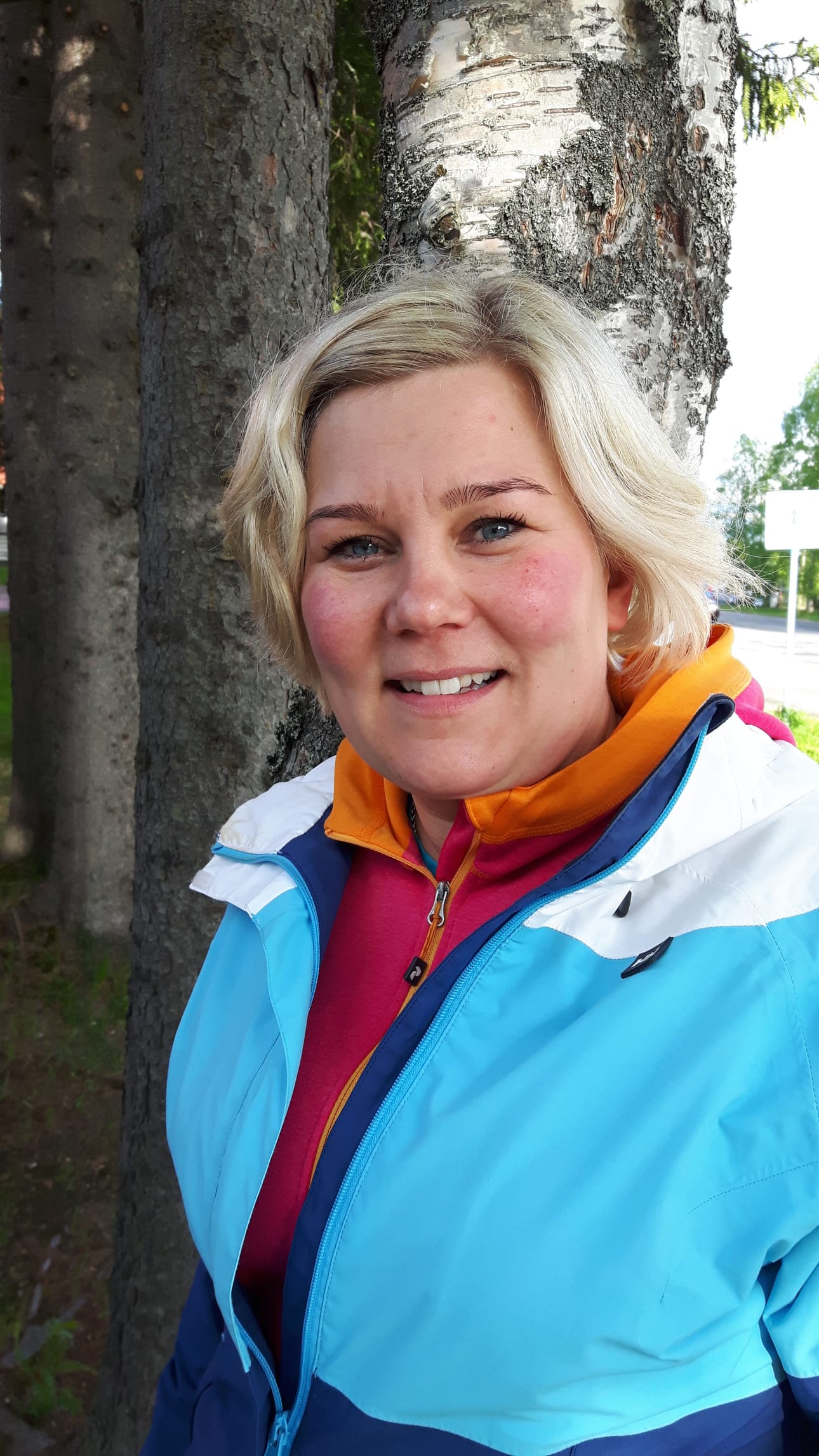 1. Riikka Haataja 2. Olen mukana vanhempana nuorimman pojan joukkueessa ja joukkueenjohtana P12-13 joukkueessa. 3. Joukkueen jojona on menossa kolmas vuosi, mutta vanhempana olen ollut mukana jo pidempään. 4-5. Tulin toimintaan mukaan lasten innoittamana.