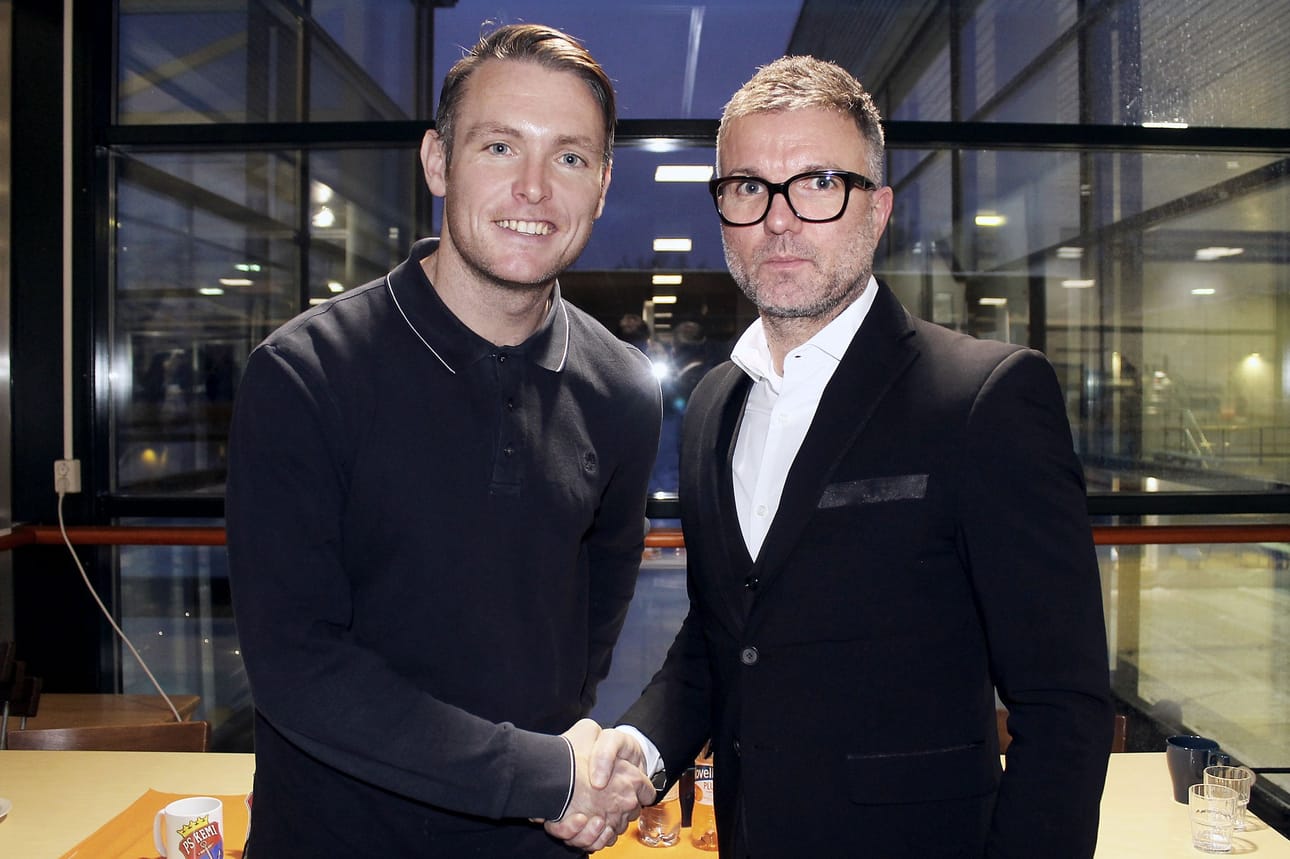 Englantilainen Dean Sibson jatkaa toistaiseksi PS Kemin valmentajana. Sen sijaan operatiivinen johtaja Mark Tivey ei jatka enää seurassa.