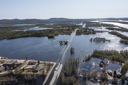 Kevättulvan yllätyksistä yritetään oppia – Tornion Näränperän tulvapenkereen lupa on kunnossa, kunhan rakennusrahat saadaan Ruotsin valtiolta