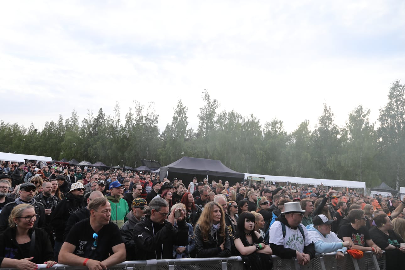 Ugly Kid Joe tarjoili yleisölle amerikkalaista hard rockia.