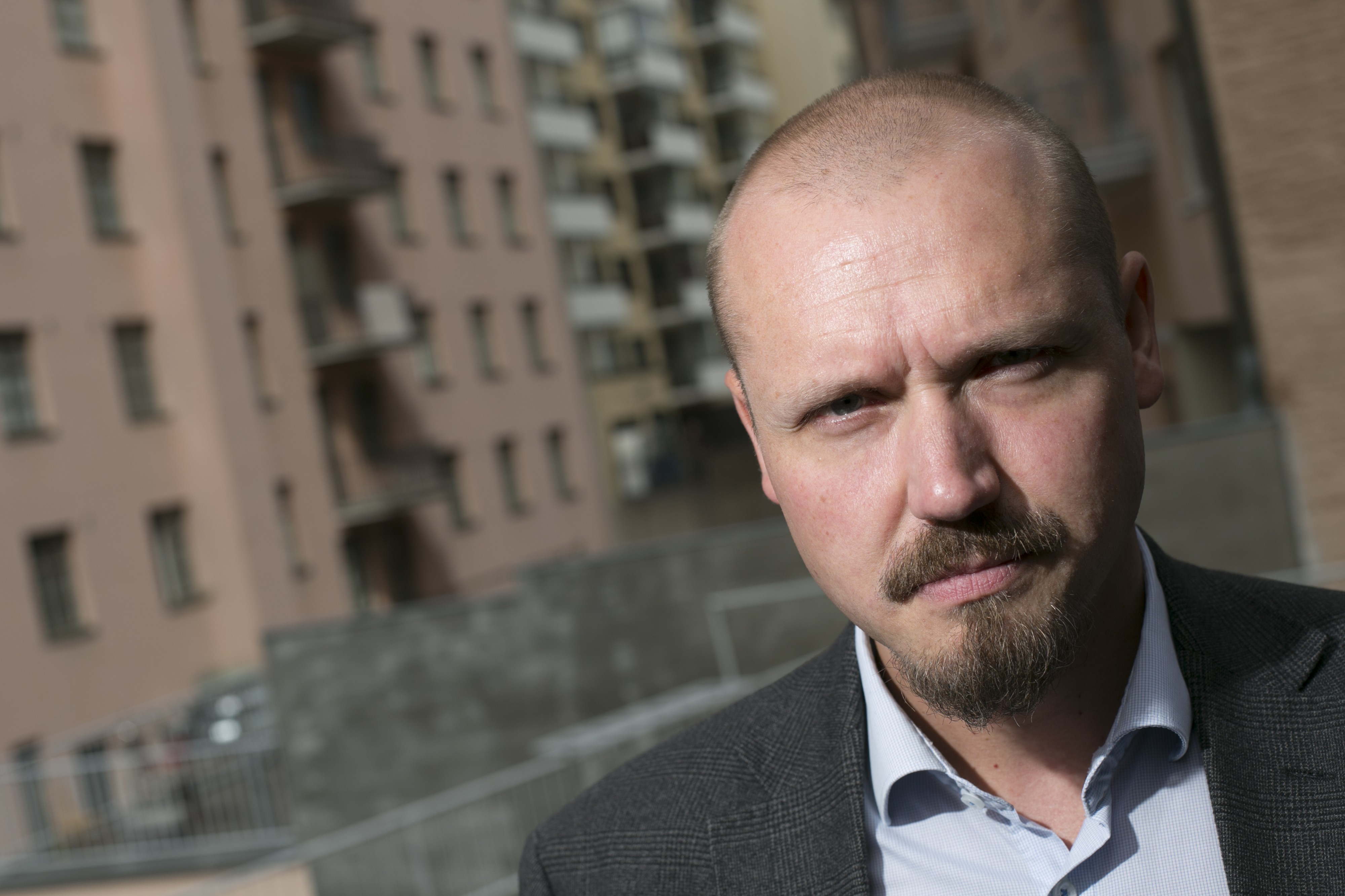 Antti Hyyryläisen mielestä liivijengeihin liittyviä lakeja ja käytäntöjä Suomessa pitäisi tiukentaa merkittävästi. Tavallisia kansalaisia on suojeltava järjestäytyneiltä rikollisryhmiltä.