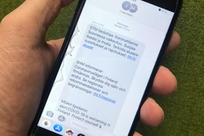 Koronatilanteesta varoittavien tekstiviestien lähettäminen aloitettiin keskiviikkona 2. joulukuuta. Viestit ohjaavat tarkastamaa oman kunnan alueen sairaanhoitopiirin tiedot koronatilanteesta. KUVA: Petteri Lindholm