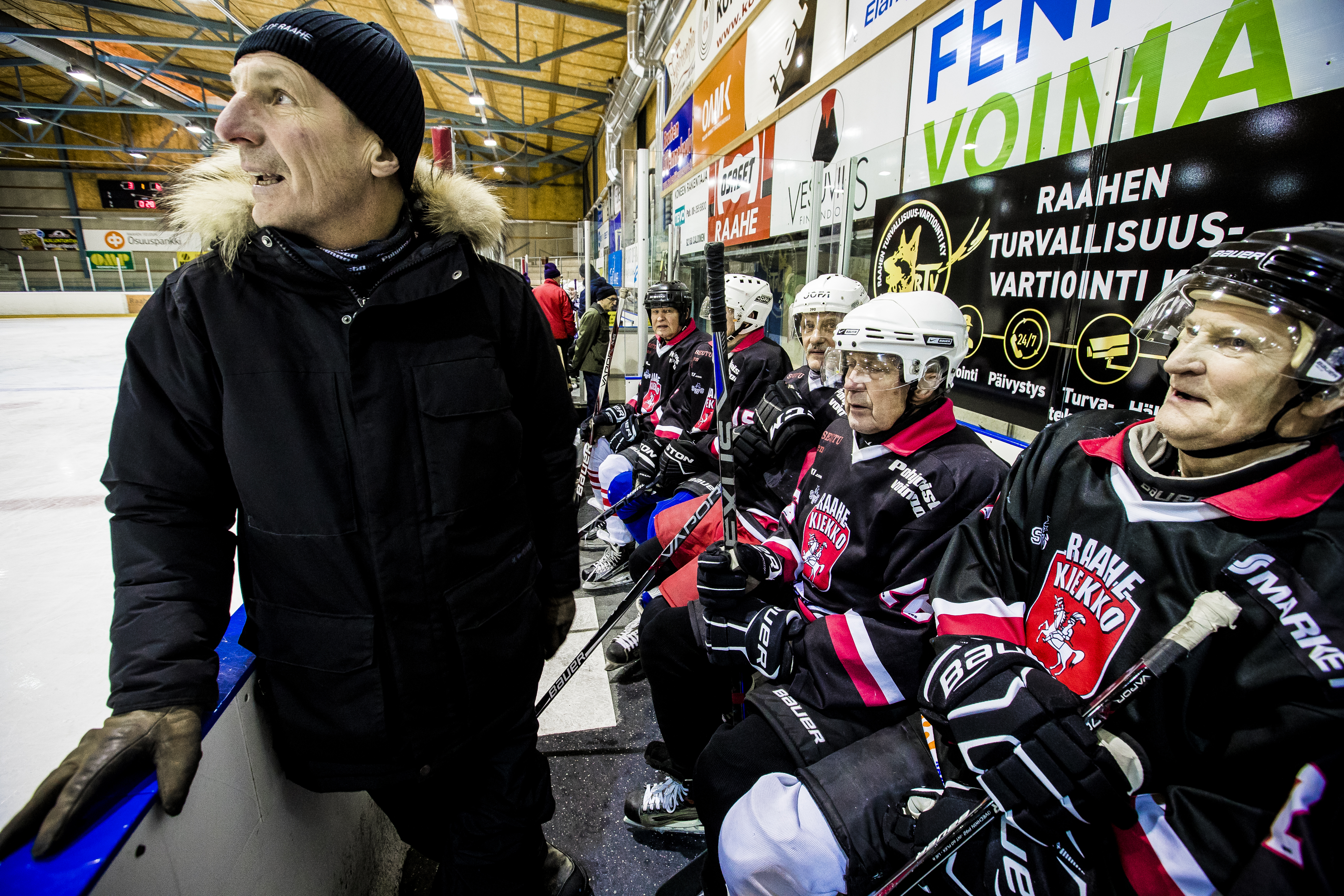 Raahen Kanuunat kohtasi Oulun Nitro-Kärpät ikämiesten jääkiekko-ottelussa.