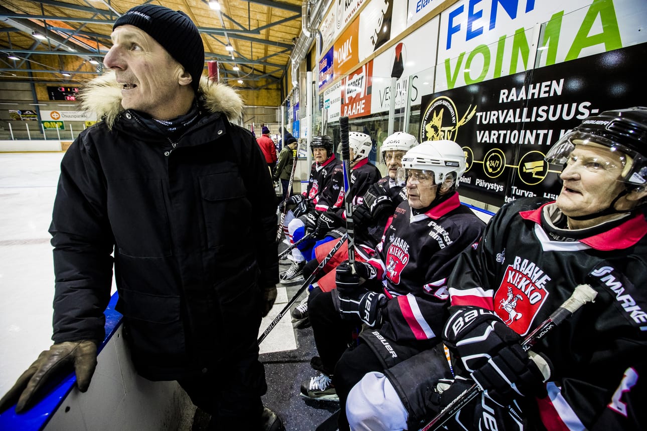 Raahen Kanuunat kohtasi Oulun Nitro-Kärpät ikämiesten jääkiekko-ottelussa.