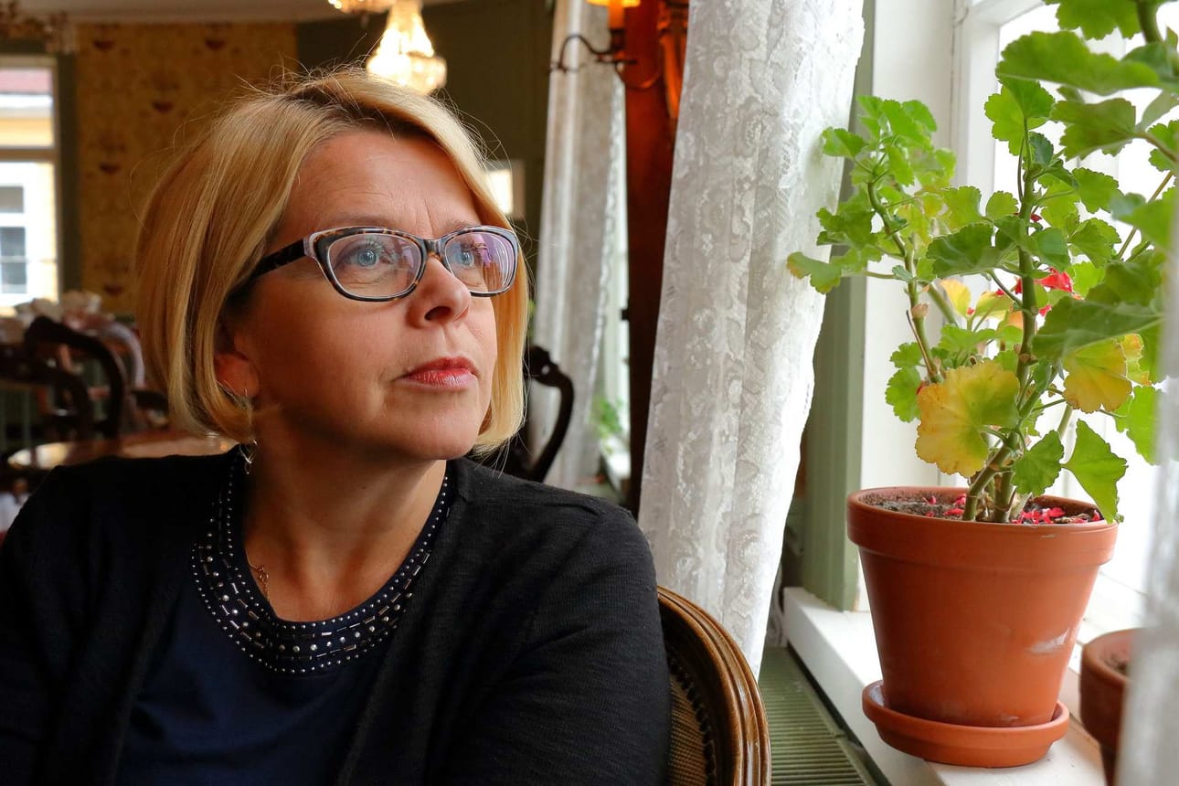 - Saan hirveästi voimaa kuoron johtamisesta. Saatan olla kuoroharjoituksiin tullessa väsynyt, mutta lähden sieltä aina laulaen pois, Heli Väisänen sanoo.