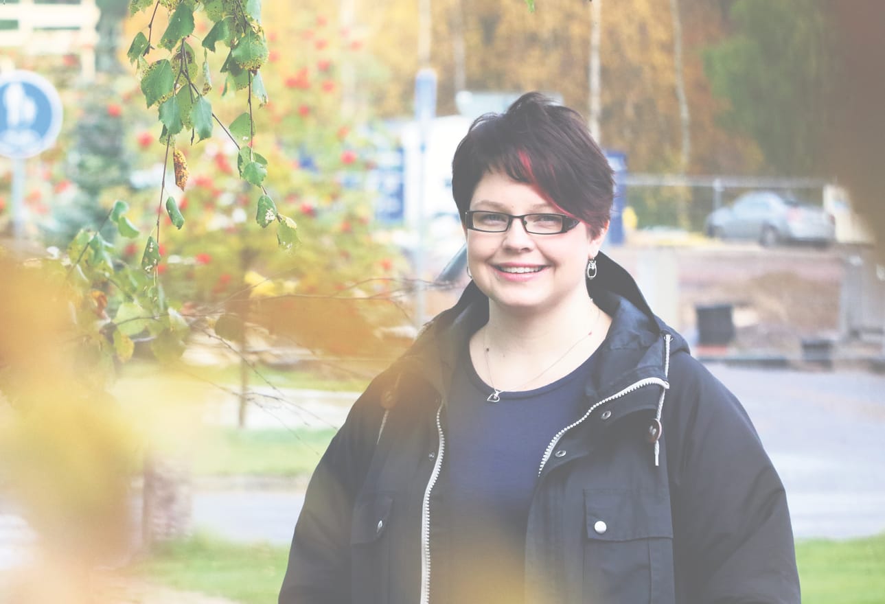 Heidi Niemelä haluaa auttaa liminkalaisia ja lumijokisia sähköisten palveluiden omaksumisessa. Digi haltuun! -hanke tarjoaa jatkossa koulutusta, nyt Niemelä selvittää kuntalaisten koulutustarpeita.