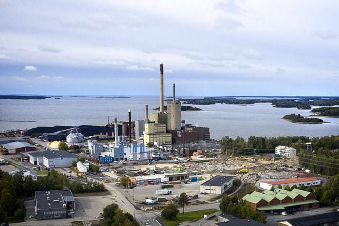 Vaskiluodon voimalaitosalueelle sijoitetaan vedyn sekä sähkön ja lämmön tuotantolaitteisto sekä vedyn varasto. ARKISTOKUVA: JARNO PELLINEN