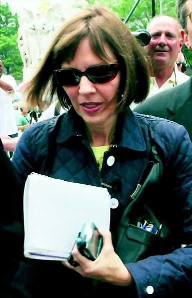 Toimittaja Judith Miller vapautui, kun hänen käyttämänsä lähde kumosi lähdesuojansa.