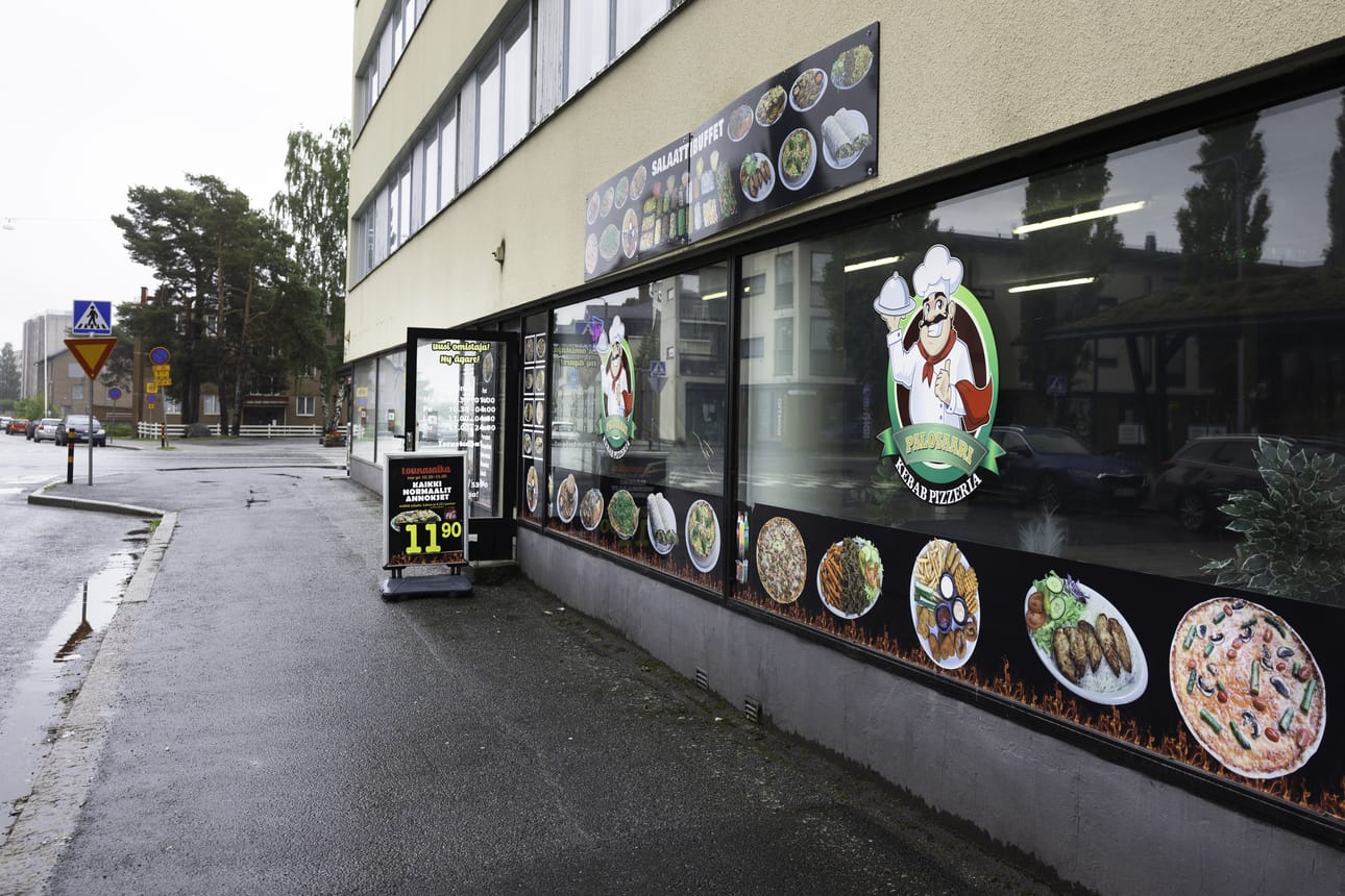 Elintarviketurvallisuus vaarantui pizzeriassa, joka sijaitsee Palosaaren torin laidalla.