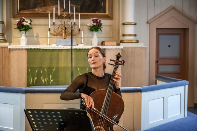 Soinin kirkossa kuultiin korkeatasoinen Martta Valkeuden soolosellokonsertti. KUVA: AARRE LÖYTÖMÄKI