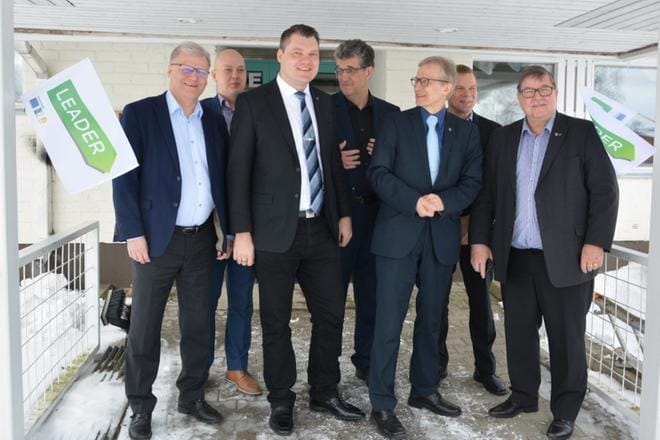 Maakunta- ja soteuudistuksen vaikutuksia olivat Alavudella pohtimassa niin kunnanjohtajia kuin maakuntauudistuksen asiantuntijoita. Lasse Anttila (oikealla) kertoi, hallintomallin valinnasta. KUVA: MIINA HAKALA