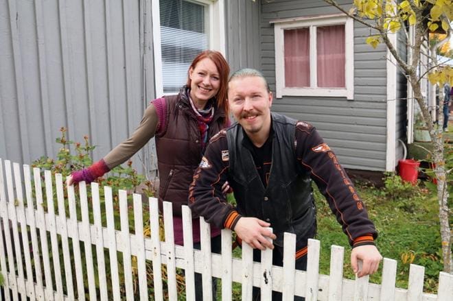 Tarja Rantasen ja Jyrki Talvitien Höpönassunpesä ulottuu kolmelle tontille. Yhdellä niistä on 1800-luvulla rakennettu mummonmökki. KUVAT: ANU NAHKALA