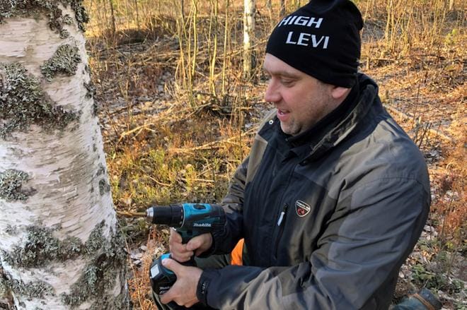Mahlan valutus alkaa reiän poraamisella sanoo projektipäällikkö Juha Viirimäki. KUVAT: JUSSI LAURILA