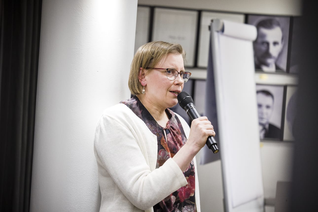 Terveysjohtaja Miia Palon mukaan kuntalaistilaisuudet ovat olleet hyvä väylä jakaa tietoa siitä, mitä hyvinvointialueella ollaan suunnittelemassa.