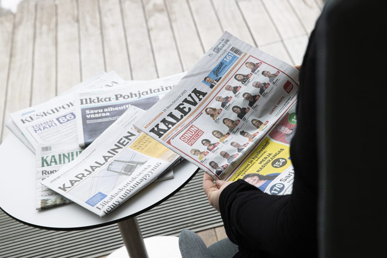 Tutkimuksen mukaan kuntavaaleissa äänestämään aikovista yli puolet hakee päätöksensä tueksi tietoa painetuista tai digitaalisista sanomalehdistä. LEHTIKUVA / Antti Hämäläinen