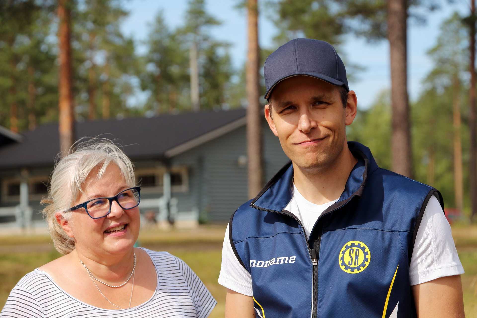 OP:n Paula Vedenoja ja Saloisten Reippaan puheenjohtaja Petri Tuominen pitävät suunnistusharrastusta yksimielisesti hyvänä tapana tutustua luontoon ja harrastaa hyötyliikuntaa, mikä näkyy kuntorasteilla suunnistavien määrän kasvussa.