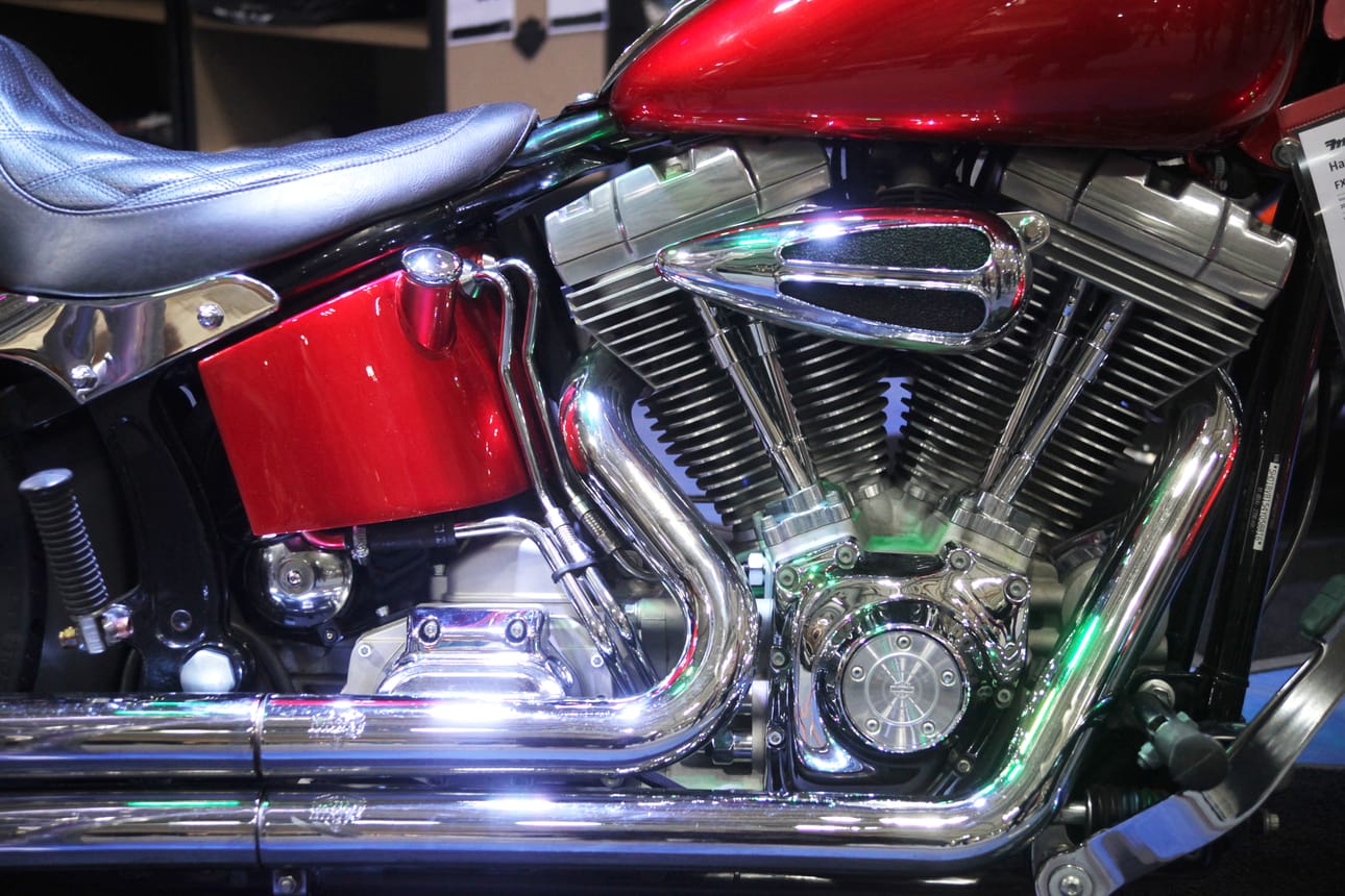 American car showssa oli mukana myös moottoripyöriä. Harley Davidsonin moottori on kiiltävä ja upea.