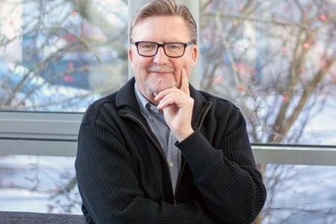 Vesa Hildén siirtyy uuteen työhönsä Suomen Yrittäjäopiston palkkalistoilta.