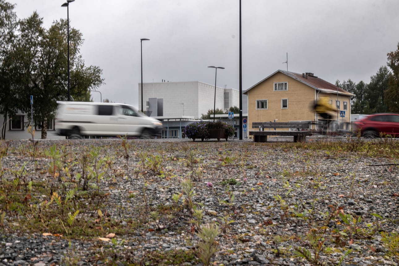 Europinnan suunnittelema kerrostalo tulisi Kitkantiellä entiselle Shellin tontille, joka kasvaa nykyisin heinää.