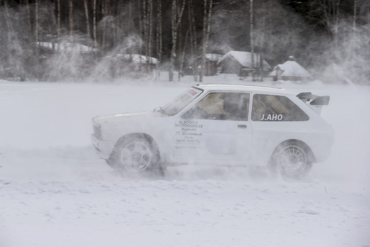 Mikko Aho kävi torstaina jääradalla ajamassa testikierroksia.