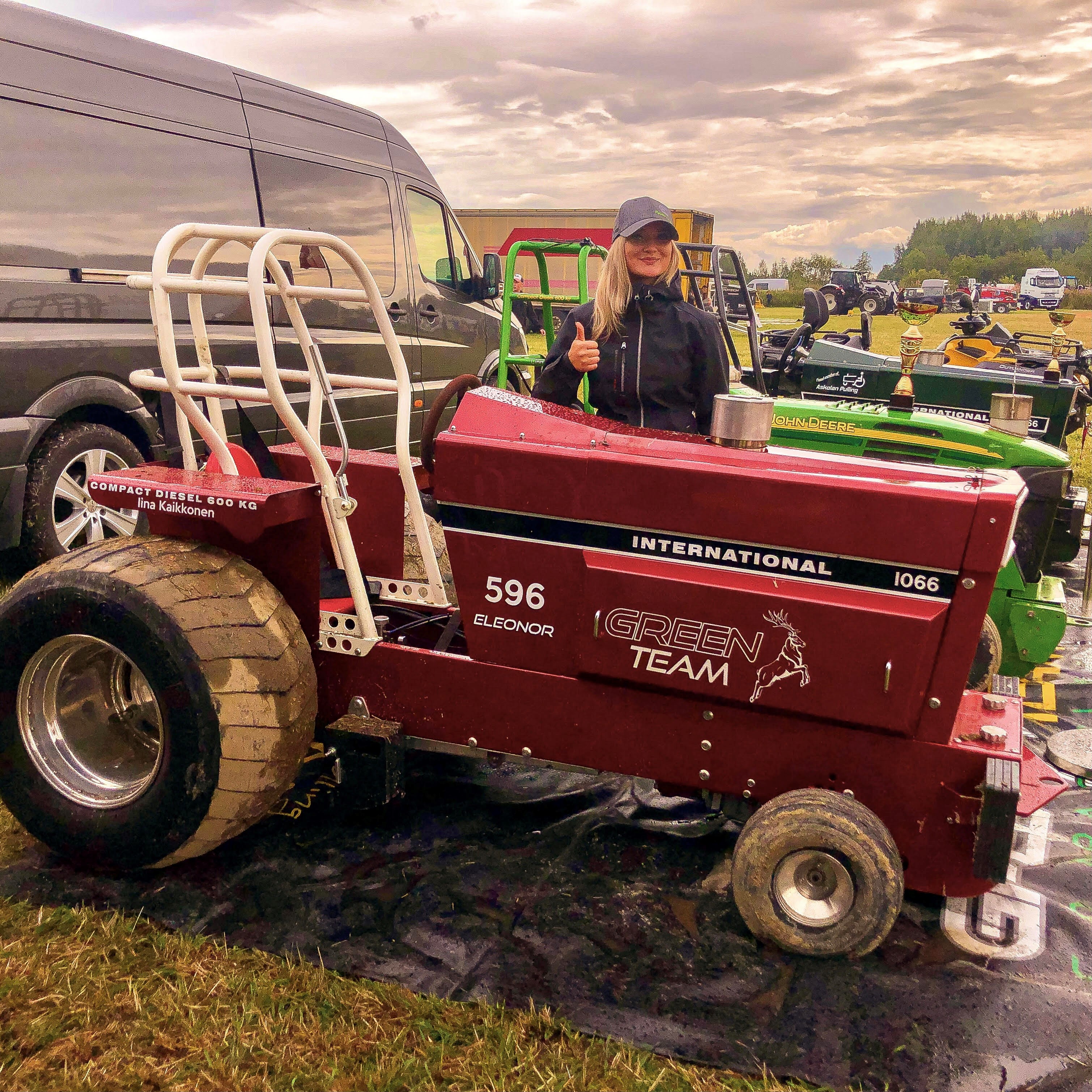 Iina Kaikkoselle SM-kultaa heti ensimmäisenä kisakesänä Tractor Pullingissa –  “Koneissa viehättää niiden viritystaso ja kohtuullinen vapaus koneiden rakenteluun”