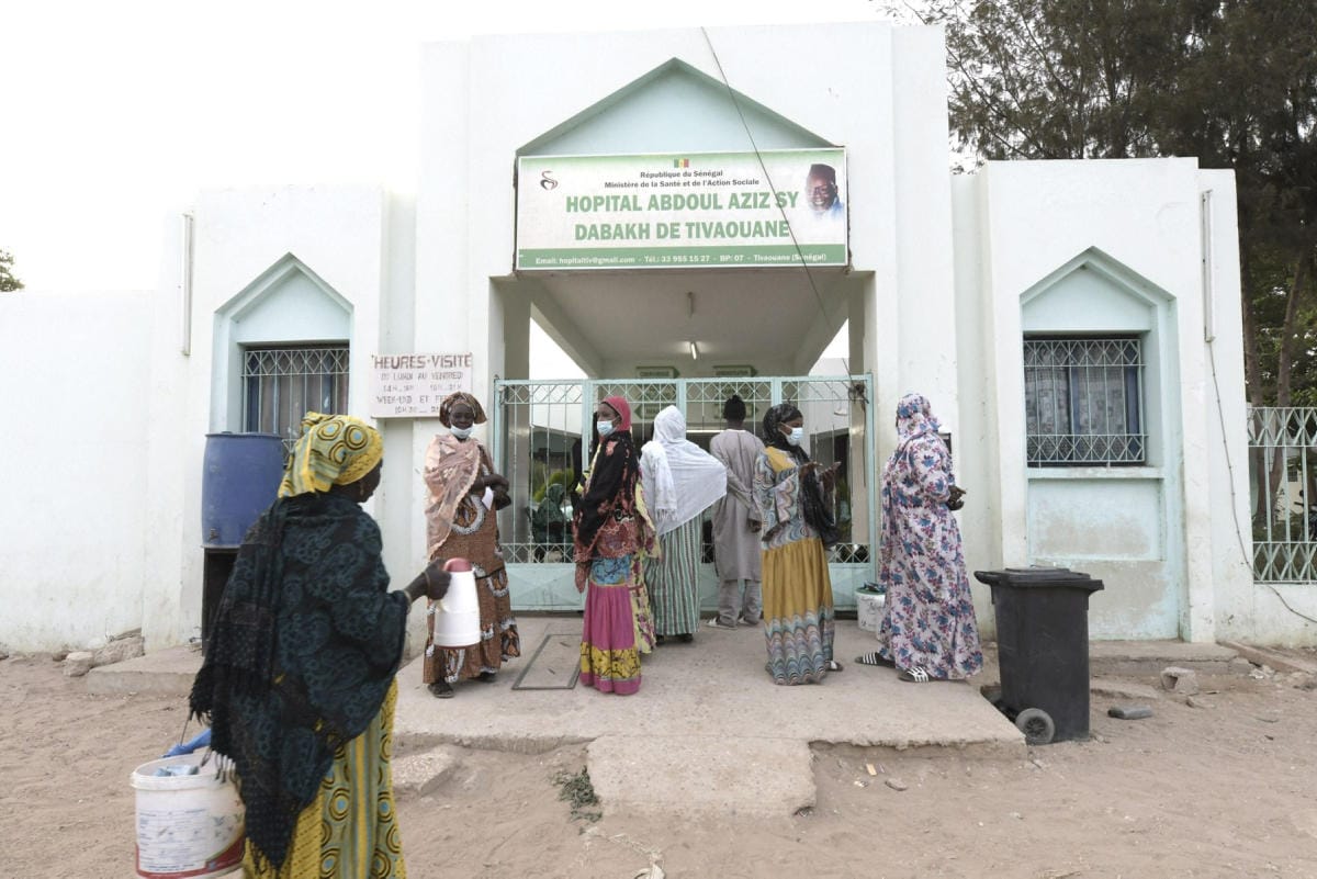 Senegalin terveysministeri sai potkut, kun Tivaouanen kaupungin sairaalassa syttyi tulipalo ja 11 vastasyntynyttä sai surmansa. Kuva sairaalan pääsisäänkäynnin edestä. LEHTIKUVA/AFP