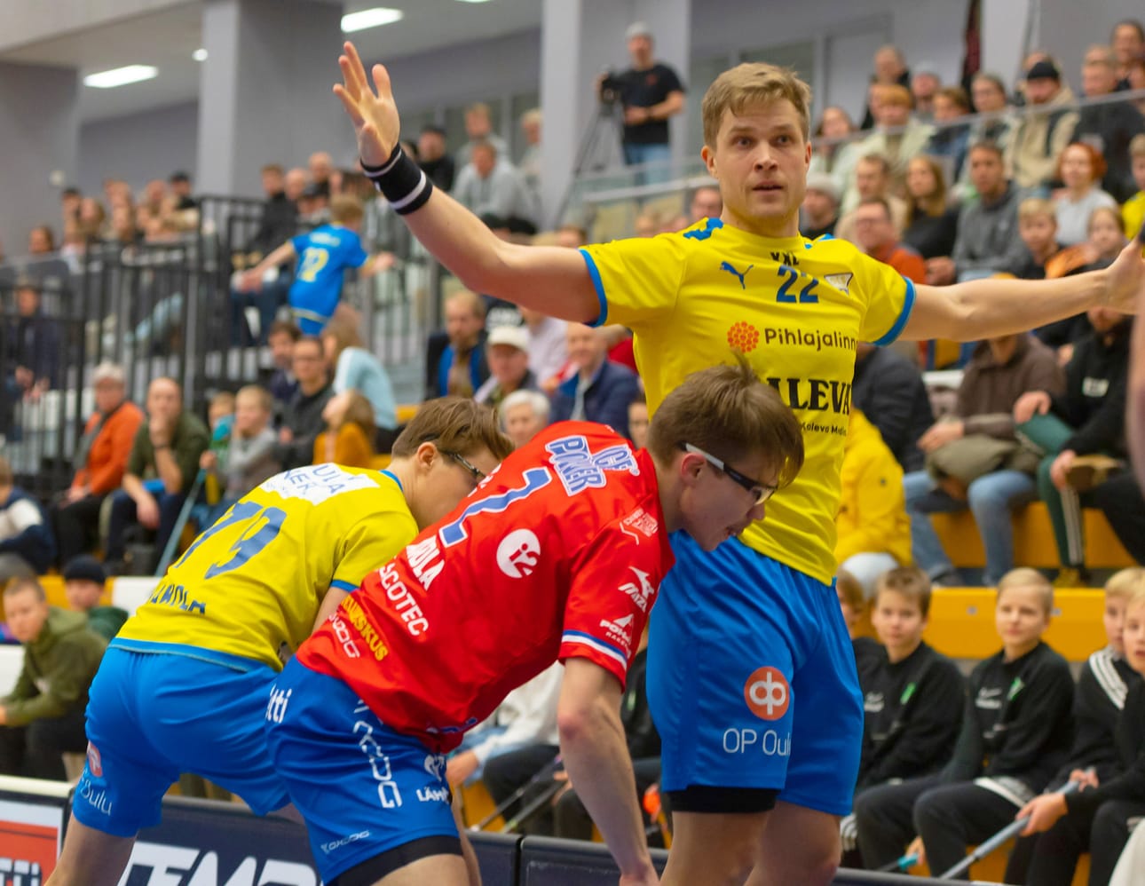 OLS:n Petri Niemelä saattoi vain levitellä käsiään Classicin pyörittäessä oululaisia.