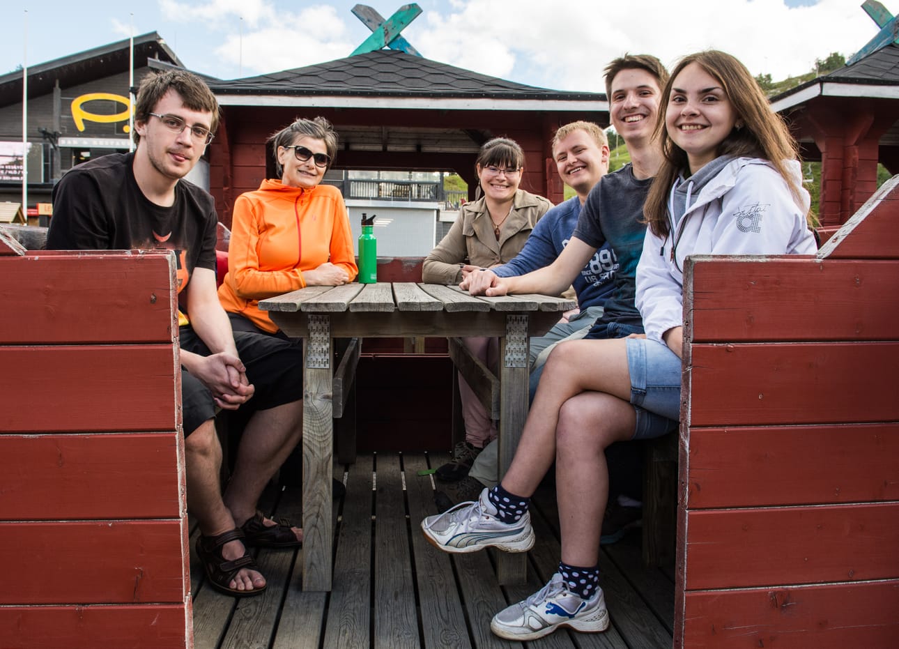 –Suomen opiskelu on antoisaa, mutta välillä haastavaa, sanovat suomen kielen opiskelijat Maksim Diakonov, Dorothea Czapka, Zsuzsanna Sallai, Andreas Born, Sam Kesälä ja Ekaterina Simonova.