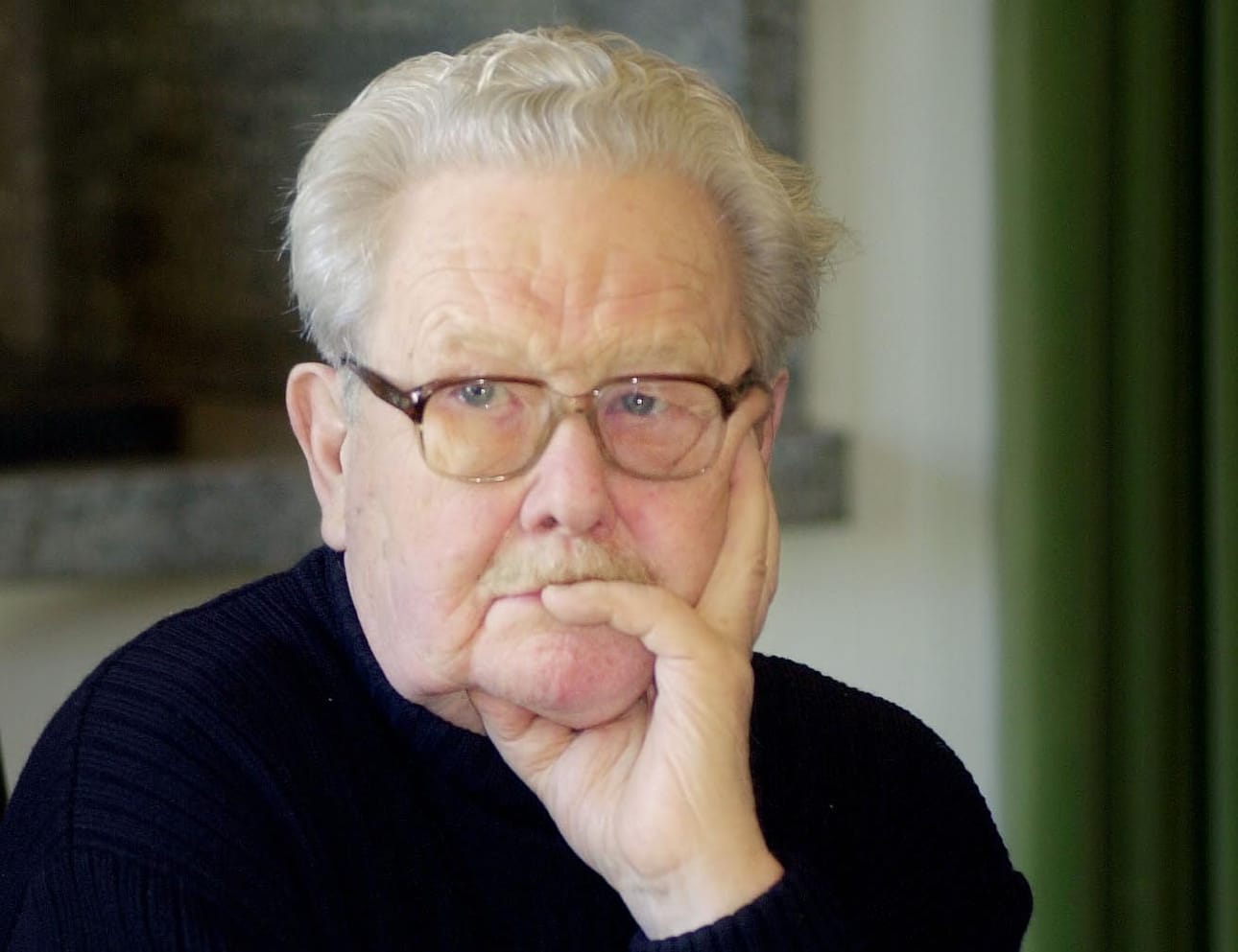 Näyttelijä, ohjaaja, teatterinjohtaja ja käsikirjoittaja Lasse Pöysti kuoli torstain ja perjantain välisenä yönä sairastettuaan sitä ennen pitkään. Hän oli kuollessaan 92-vuotias.