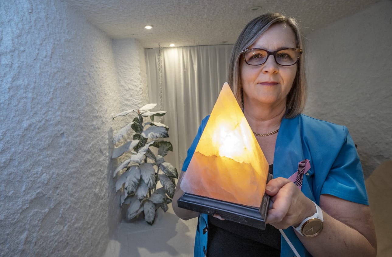 Työuupumuksen koettuaan Eira Limingoja suuntautui hyvinvointialalle.
