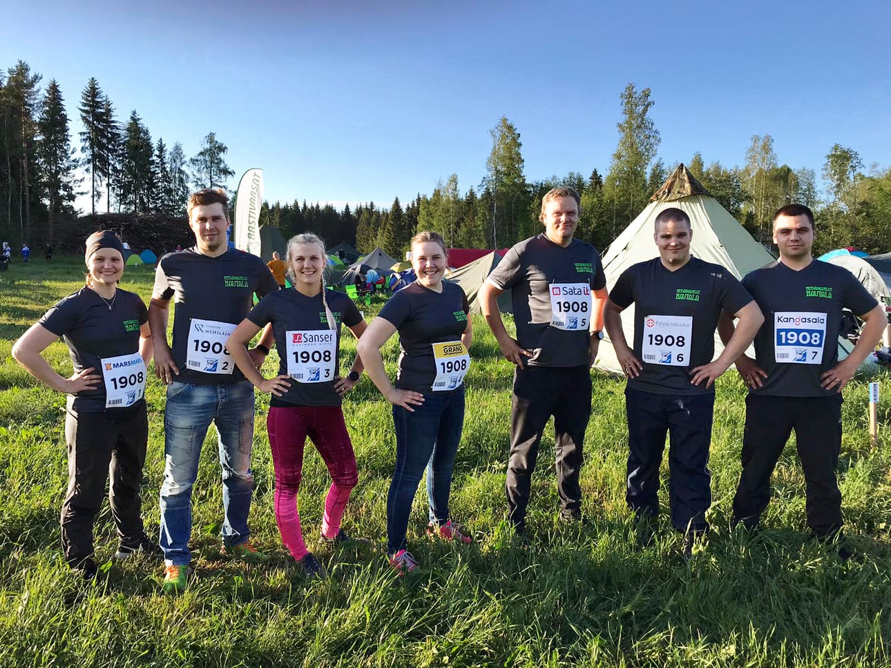 Kauhajokelaisvoittoinen Metsäpalvelut Hautala harrastelijaporukka osallistui ensimmäisen kerran Jukolan viestiin Kangasalla kolme vuotta sitten joukkueella Essi Tanskanen, Tuomas Hautala, Kaisa Hautala, Niina Hautala, Pasi Silfverberg, Jani Mannila ja Joni Tanskanen. Ensi viikonloppuna sama joukkue suunnistaa Mynämäen Lukkari-Jukolassa hieman eri juoksujärjestyksessä.