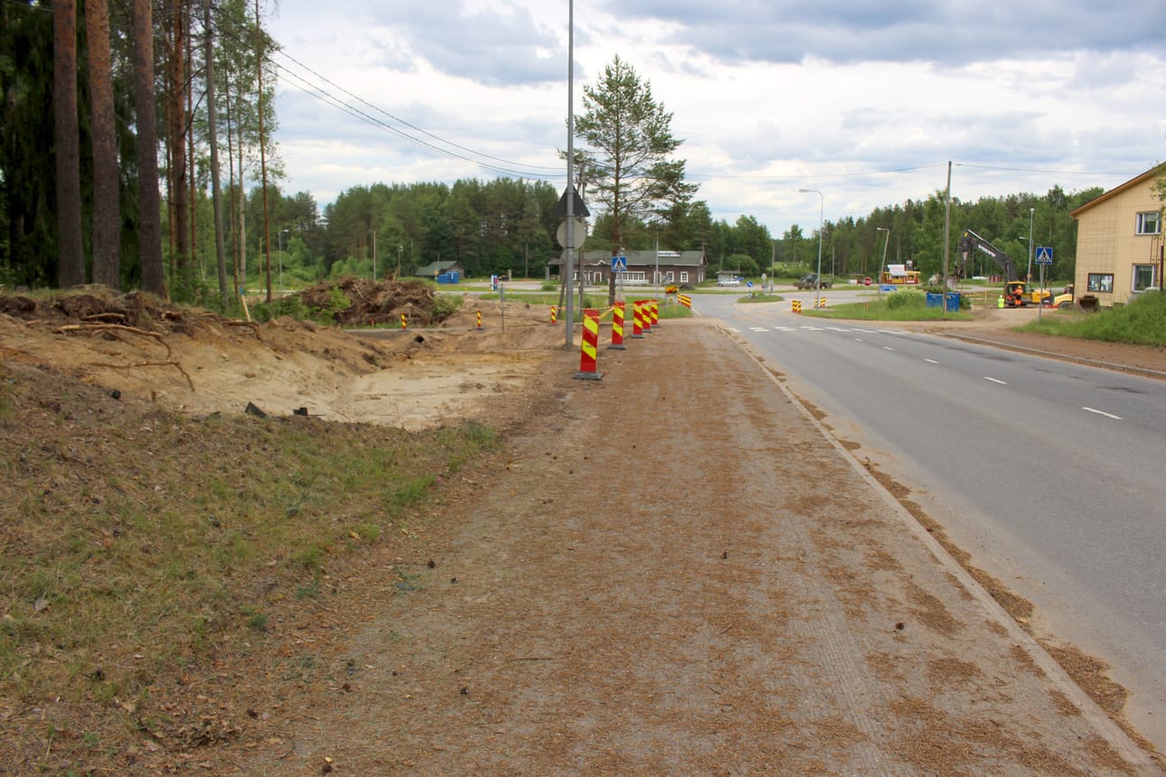 Paavolantien ja Kärsämänkyläntien liittymien porrastamisen myötä autoliikenne Raikkaan risteyksestä Nelostielle loppuu. Uusi tielinja ohjaa liikenteen valtatielle nykyisen liittymän pohjoispuolella.