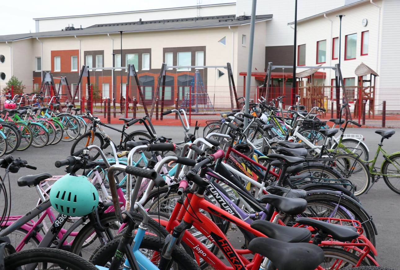 Kauhavan yhtenäiskoululla pidettiin viime viikolla henkilökunnalle päihteistä koulutusilta, jossa oli myös nuorisotoimen, seurakunnan ja poliisin edustajat. Jatkotoimenpiteet ovat mietinnässä.