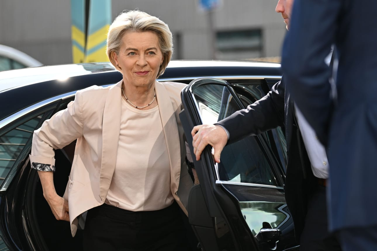 EU-komission puheenjohtajan Ursula von der Leyenin mukaan Ukraina tulee saamaan EU:lta yhteensä yli kolme miljardia euroa tänä kesänä. LEHTIKUVA/AFP