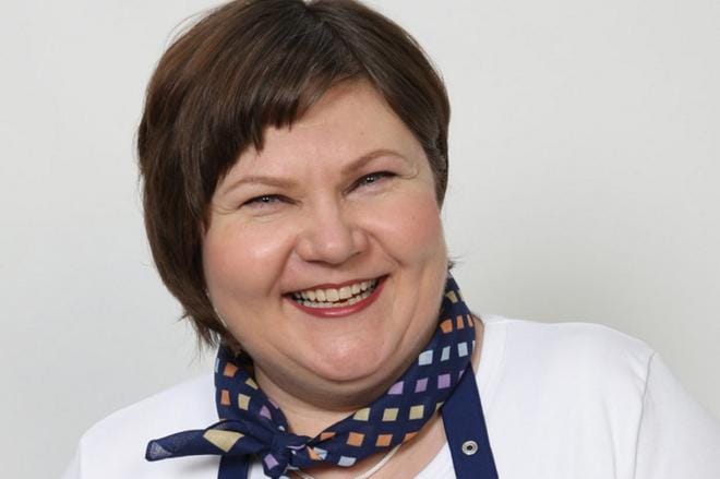 Asta Asunmaa tunnetaan lähiruuan puolestapuhujana, luonnonantimien esille tuojana ja isojen ruokatapahtumien organisoijana. KUVA: TIMO VILJAKAINEN