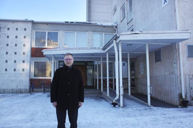 Johtajaylilääkärinä Auvo Rauhala on kantanut vastuuta niin potilasturvallisuudesta, alaisten hyvinvoinnista kuin koko sairaalan tulevaisuudesta. KUVA: LAURA ANNILA