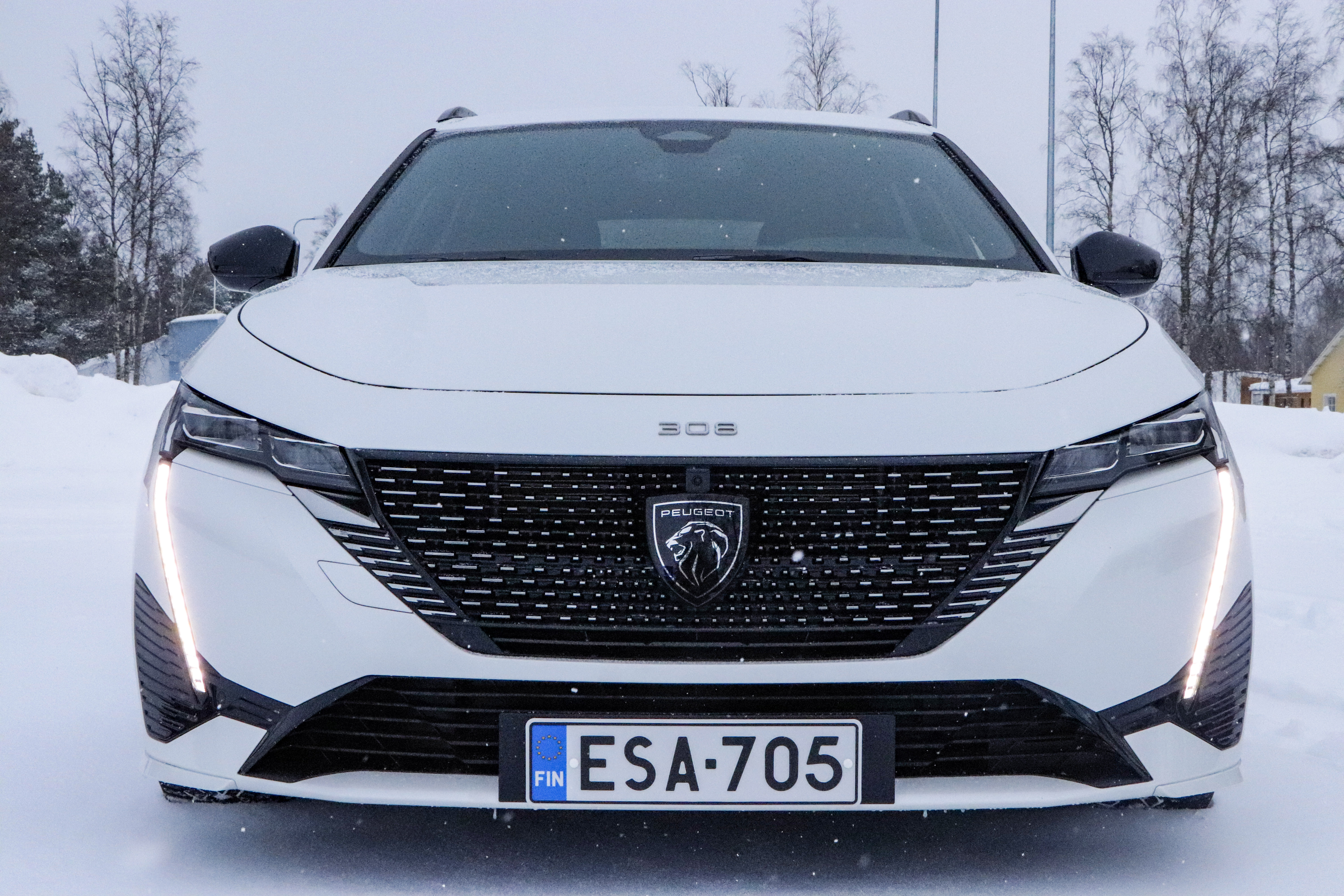 Kadun komein Peugeot on kasvanut pituutta 11 senttiä – keulan maski näyttäisi olevan talvikelejä ajatellen hermostuttavan alhaalla
