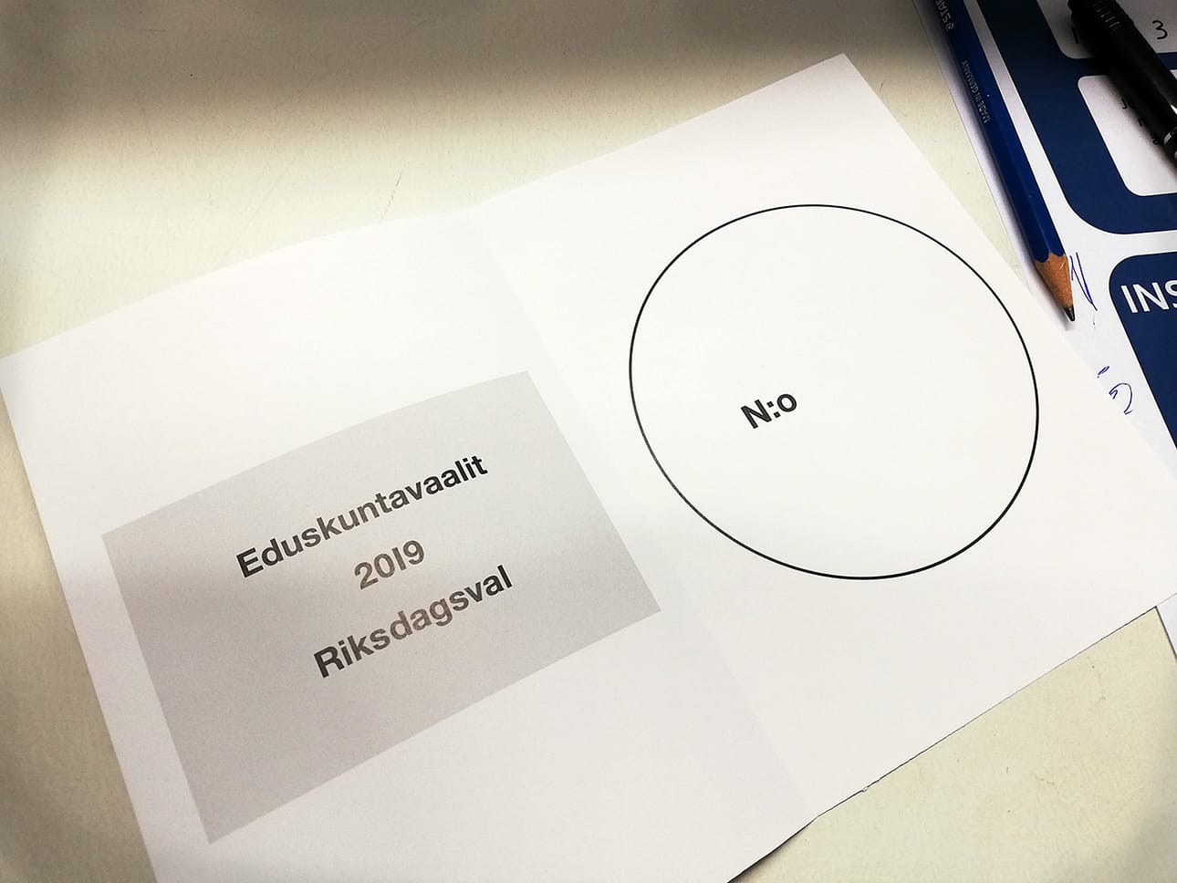 Ennakkoäänestysaikaa on vielä tiistaipäivä. Varsinaisena vaalipäivänä ensi sunnuntaina äänestyspaikat ovat auki kello 9-20.