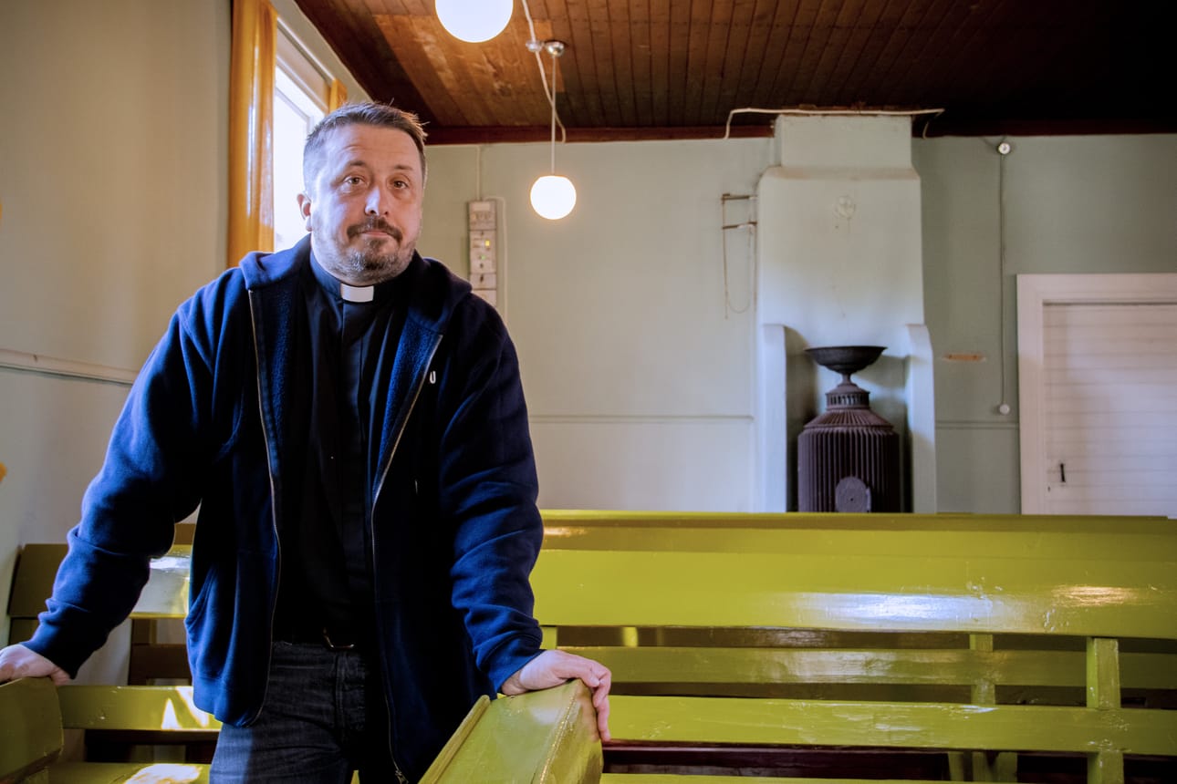 Kirkkoherra Teemu Isokääntä sanoo Murron rukoushuoneen olevan varsin vähällä käytöllä. - Paineita rakennuksen myymiseen ei kuitenkaan ole.