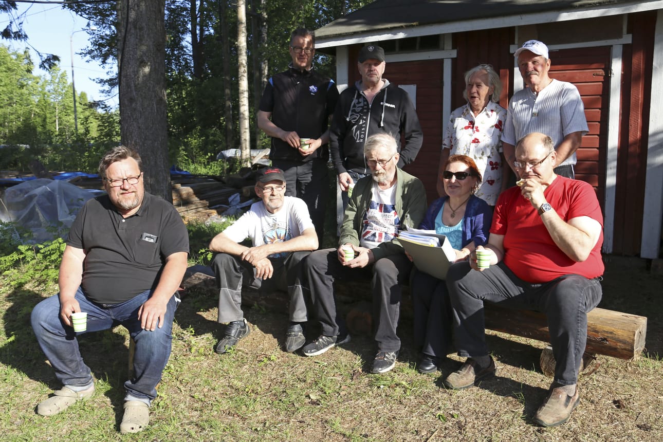 Talkoissa ovat olleet aktiivisesti mukana Keijo Vähä, Erkki Honka, Matti Hjelt, Hannele Heikkilä-Tuomaala, Jukka Tuuri, Reijo Sovisalo, Tuulikki Vanhala ja Raimo Paakkonen. Takarivissä vasemmalla myös Raimo Tikka.