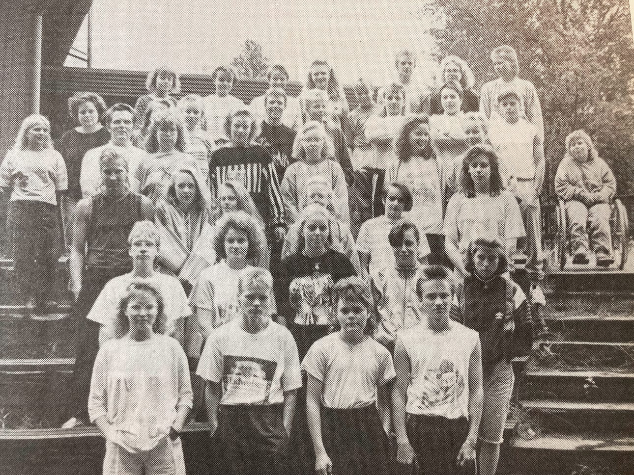 Kesällä 1990 järjestettiin kaksi riparia Alajärvellä, tähän jälkimäiseen osallistui 30 nuorta.