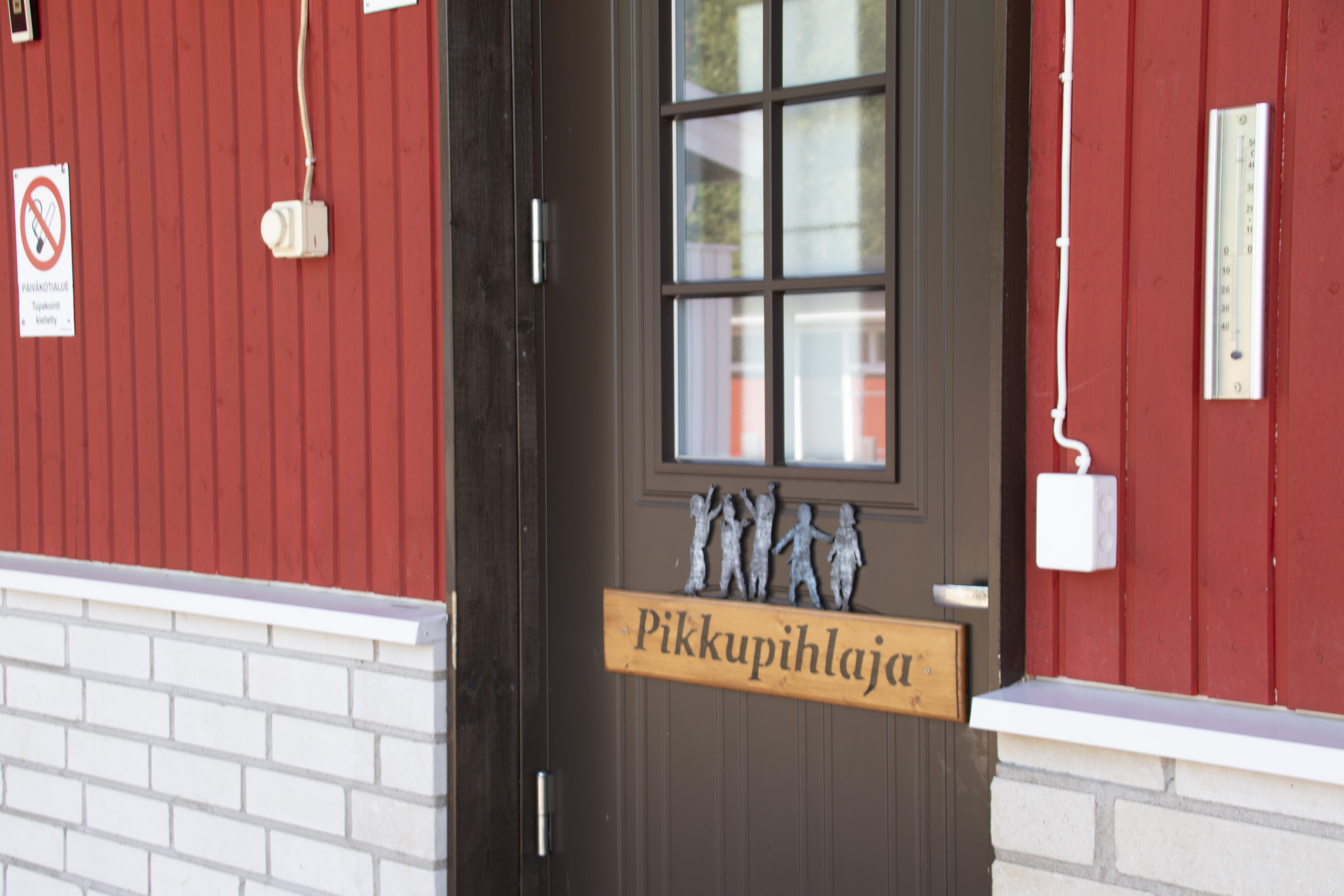 Pikkupihlajan päiväkoti toimii rivitalossa Palvelukeskus Pihlajiston läheisyydessä.