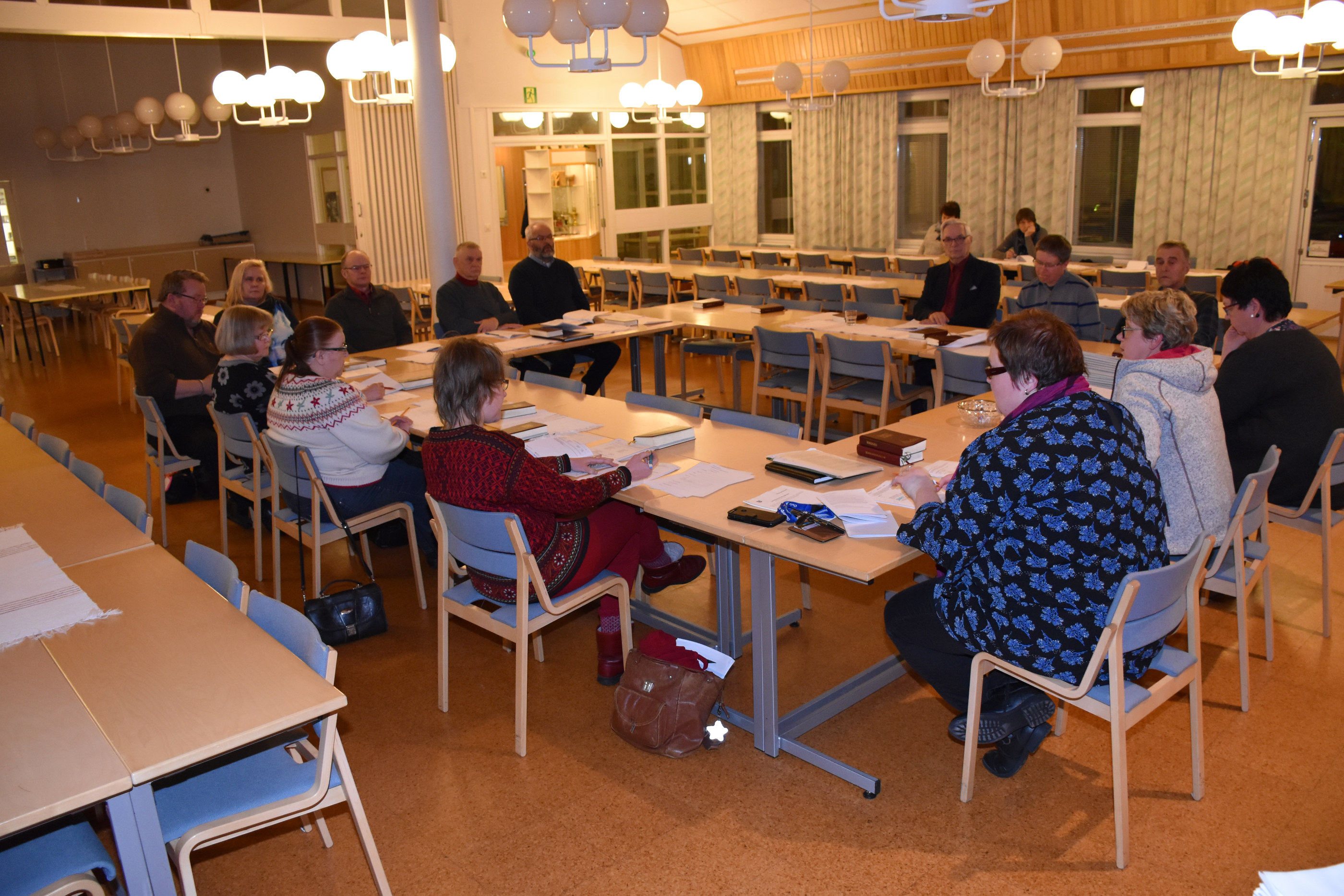Kirkkovaltuusto valitsi kirkkoneuvostoon (2019-2020) ja eri johtokuntiin jäsenet (2019-2022).