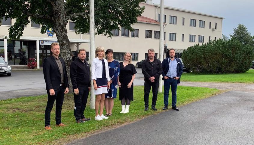 Ville-Pentti Heikkilä, Matias Keskinen, Päivi Sillanpää, Johanna Salla-Uitto, Maria Saarenpää, Tapio Salo ja Juha-Martti Kuoppala nostivat siniristiliput salkoihin.