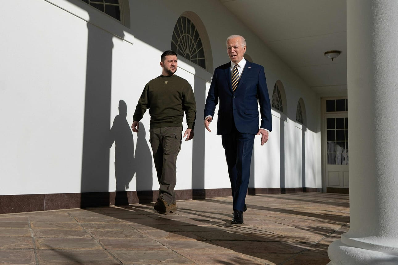 Ukrainan presidentti Volodymyr Zelenskyin (vas.) edellinen visiitti Valkoisessa talossa Yhdysvaltain presidentti Joe Bidenin vieraana oli viime vuoden joulukuussa. LEHTIKUVA/AFP