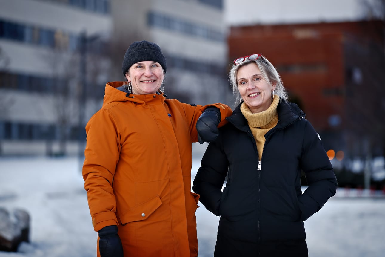 Seamkin korkeakoulupastori Aila Jaakkola ja opintopsykologi Anne-Mari Maunumaa ovat hyvinvointityön voimakaksikko ammattikorkeakoulussa. He ovat läsnä opiskelijoiden arjessa tuen ja turvan antajina.