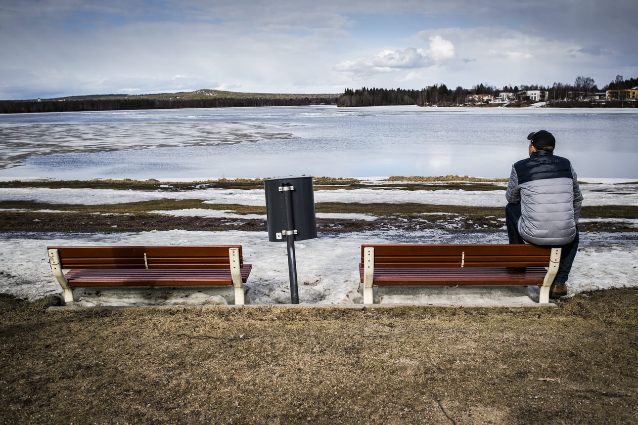 Lainaanrannan kohdilla Rovaniemellä oli keskiviikkona näkyvillä jo enemmän vettä kuin jäätä.
